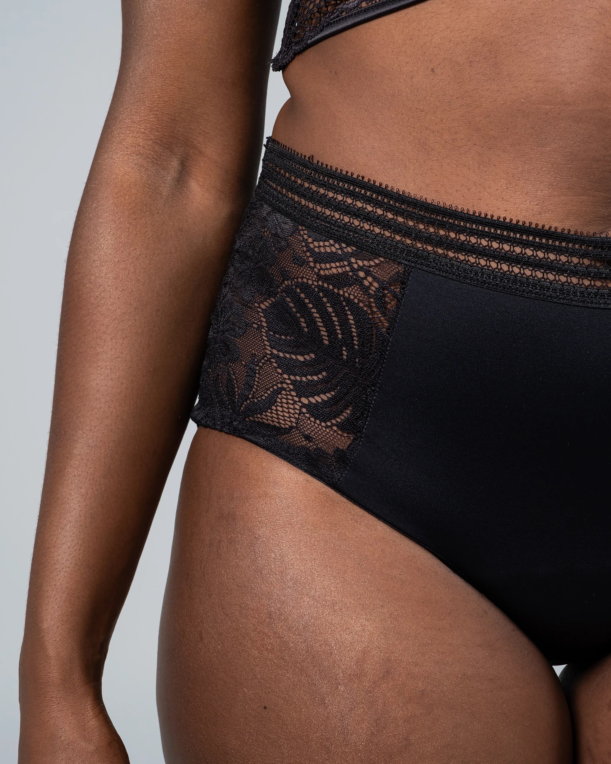 Culotte menstruelle dentelle noire